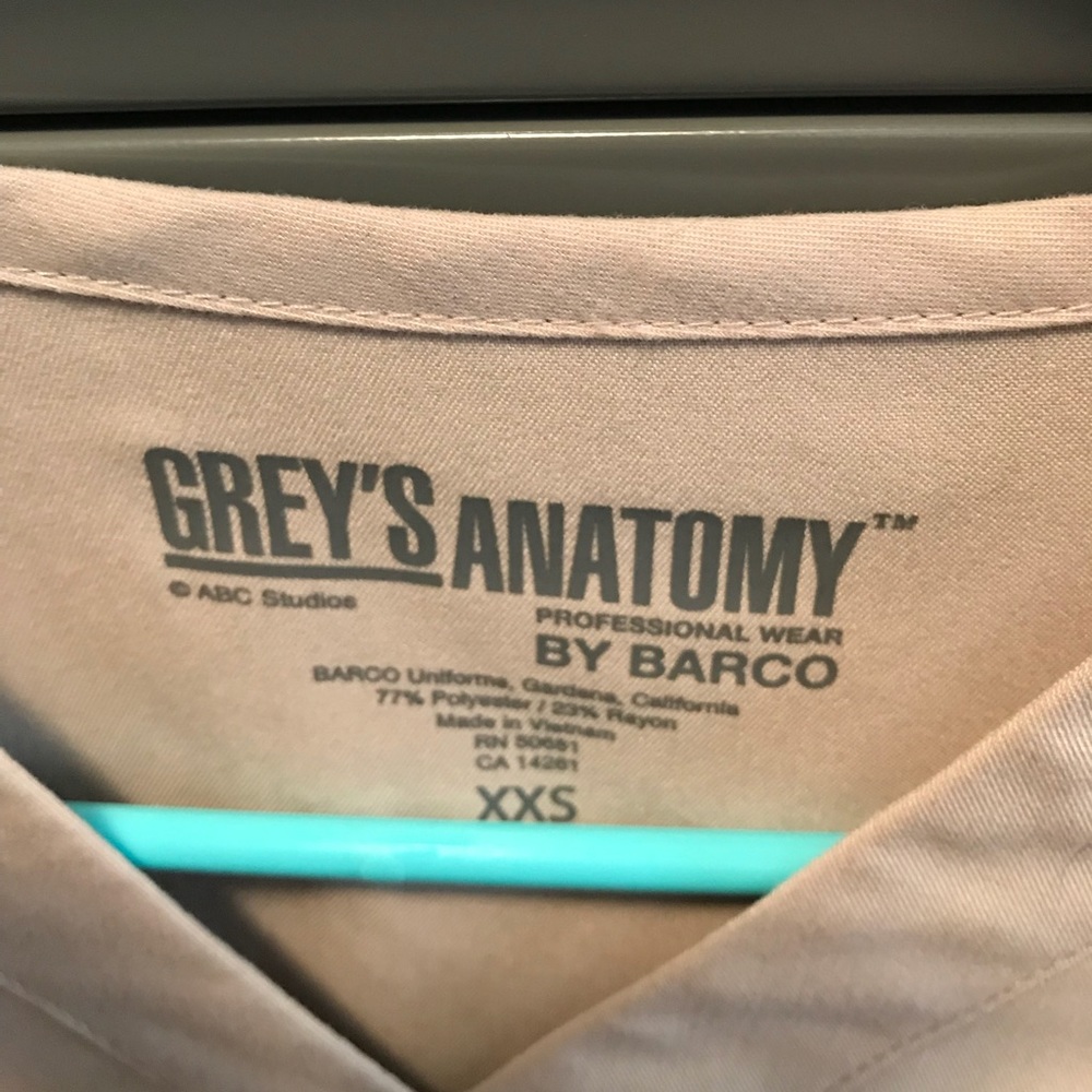Women’s XXS light tan Greys Anatomy Scrub Top